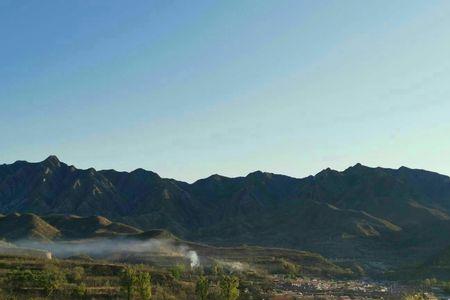 放眼望去山连山连着山