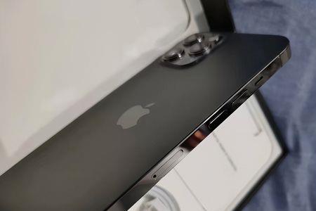 iphone14promax屏幕跟带了一层膜一样