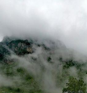 宁静的小山村还是寂静的小山村