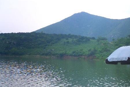 大河和小沟交汇处好钓鱼吗