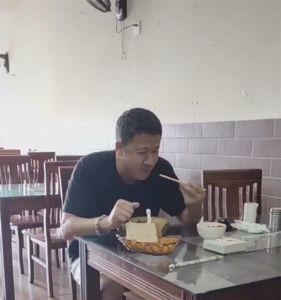 开小饭店要交保护费吗