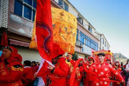 农村接亲时媒人需说些啥