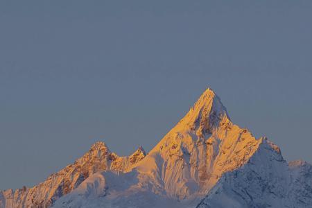 雪是大浪漫,你是小人间什么意思