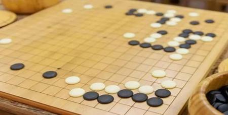 世事如棋局局新问整首诗