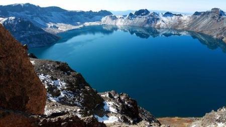 长白山天池火山的地势特征