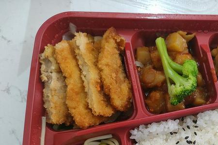 为什么盒饭里面很多油