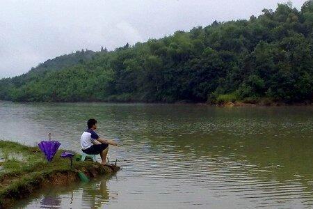 秋天死水塘钓鱼技巧