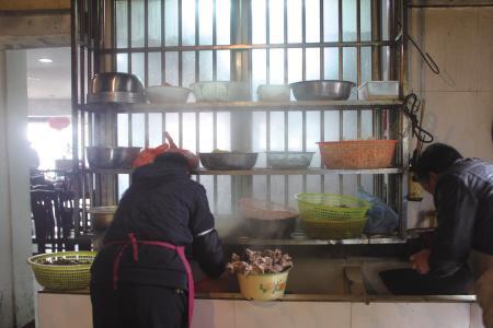 饭店后厨掉棚用石膏板合格吗