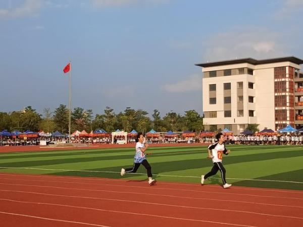 广西大学田径场对外开放吗