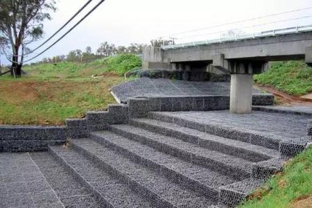 建护坡可以用火山石吗