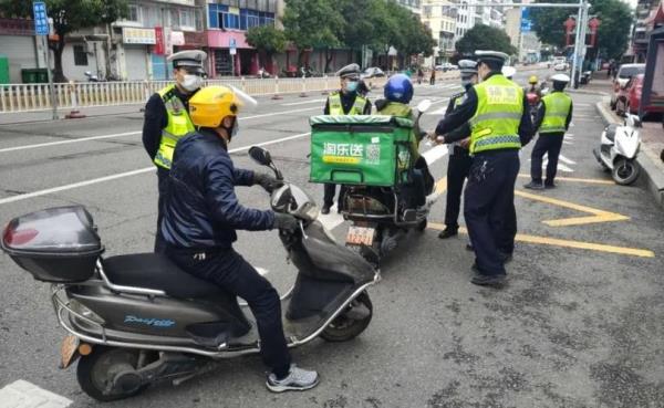 指挥交通的交警会抓车吗