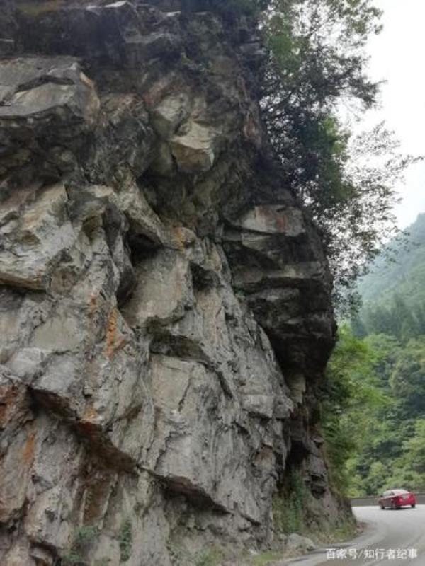 形容道路陡峭的诗句