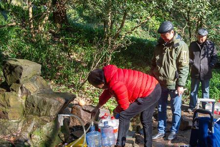 怎样接山泉水进水口不会被塞