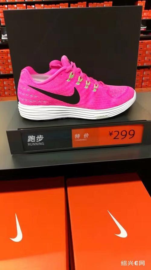 nike有37码半的嘛