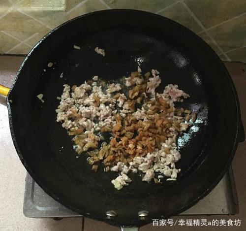 炒锅太重怎么把菜倒出来