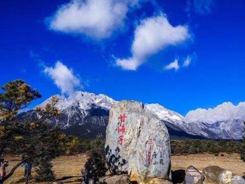 玉龙雪山距离哪个火车站近