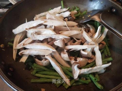 蘑菇能炖豆角吗