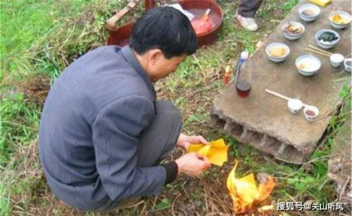 不能去坟前祭拜的伤感的话说说