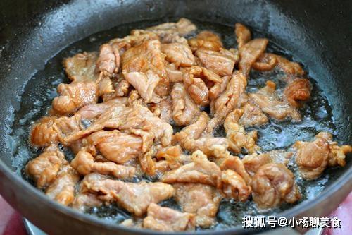 炒肉什么时候下锅最合适