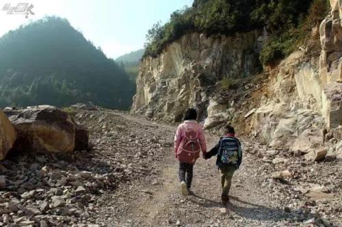 怎么去山区看孩子