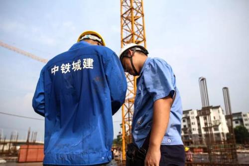 撸铁汗如雨下什么意思