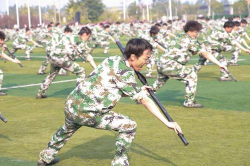 利剑出鞘锋芒毕露是什么意思