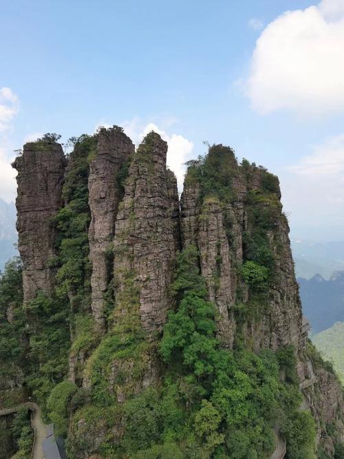 广西最大的山在那里