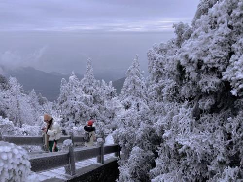 南岳衡山雾凇穿什么衣服