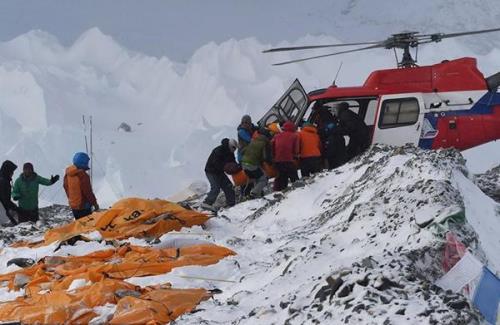 珠穆朗玛峰雪崩为什么不能跑